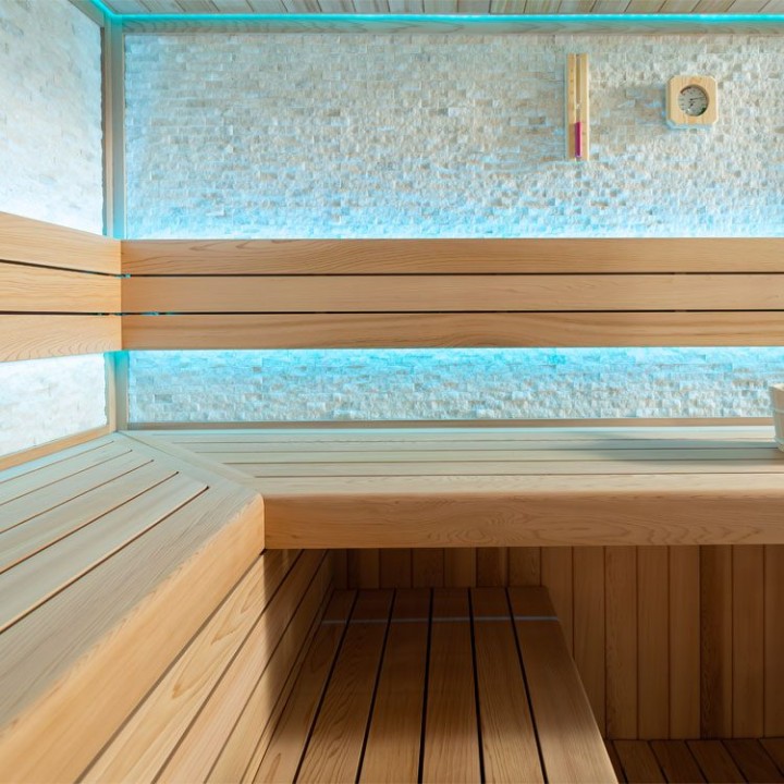 Finská sauna EAGO AWT E1601C červený cedr 180×180 9 kW Cilindro