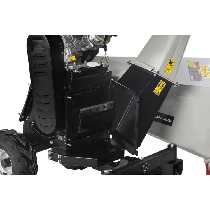 Benzínový štěpkovač LUMAG RAMBO HC15PRO – větve do 150 mm